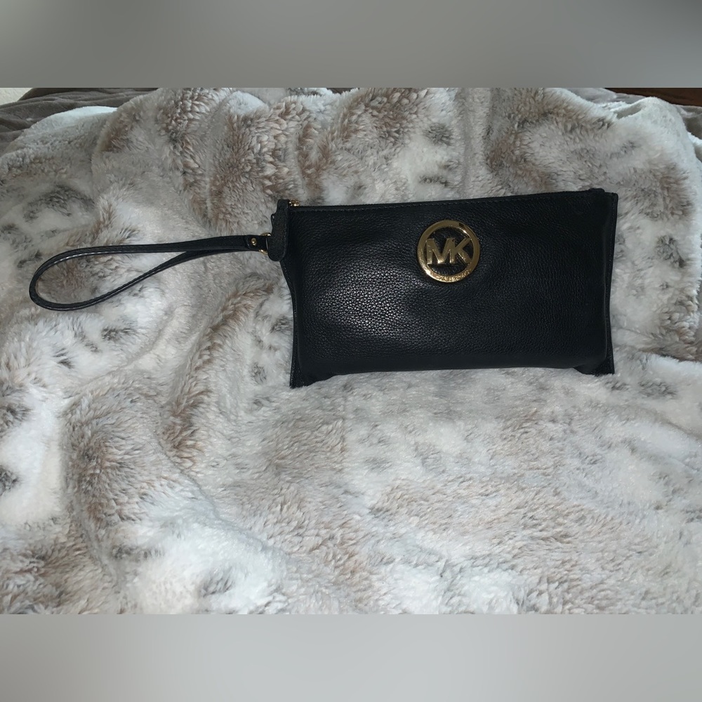 Michael Kors Fulton Clutch, Wristlet Pebbled, Leather Zipper, Gold Logo, Black - Picture 4 of 6